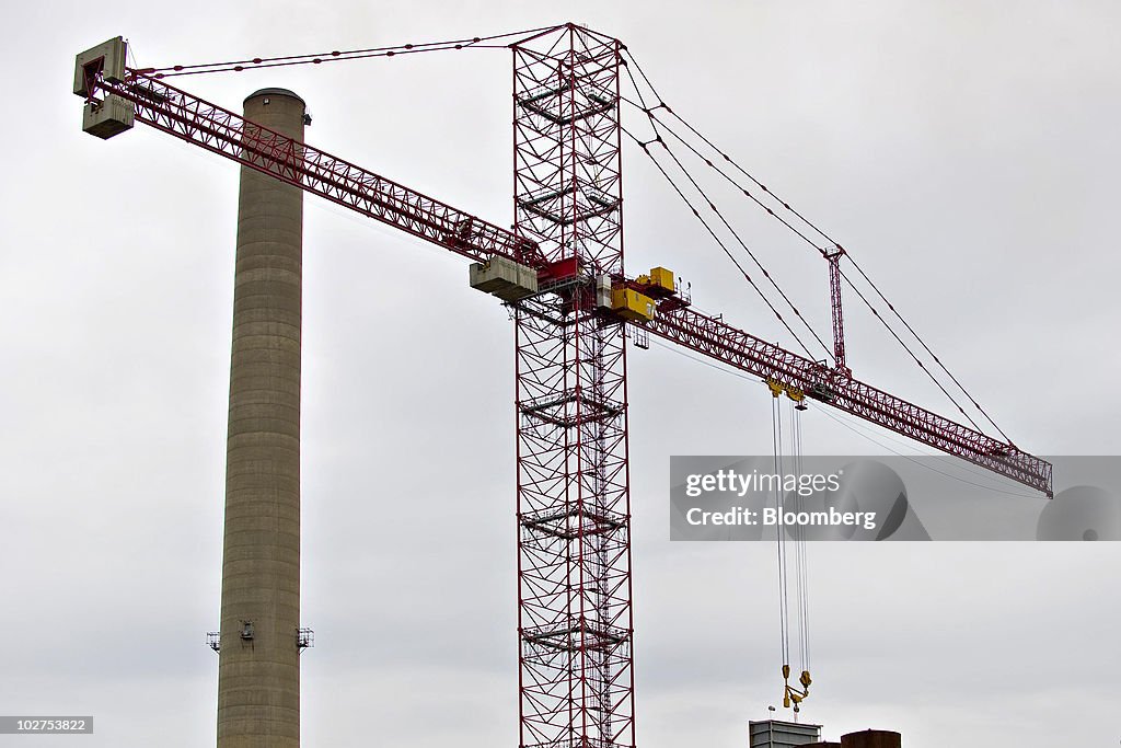 Construction continues at Syncrude Canada Ltd.'s oil sands processing ...