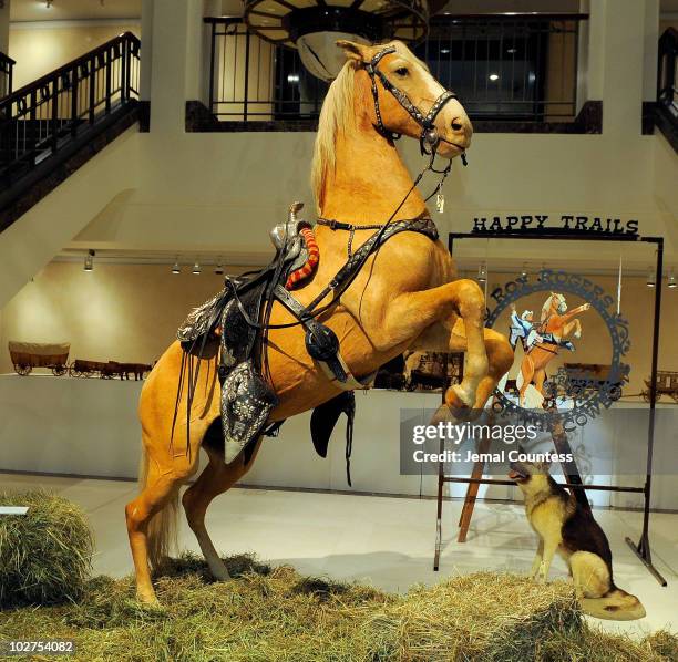 Roy Riding Trigger Finger On Trigger Photos and Premium High Res Pictures - Getty Images