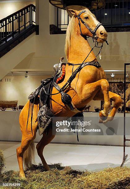 Roy Riding Trigger Trigger Horse Photos and Premium High Res Pictures - Getty Images