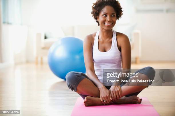 black woman practicing yoga - cross legged stock pictures, royalty-free photos & images