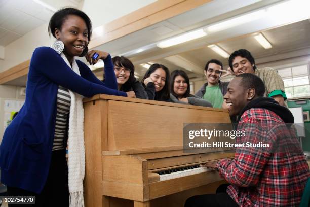 students singing in classroom - pianist front fotografías e imágenes de stock