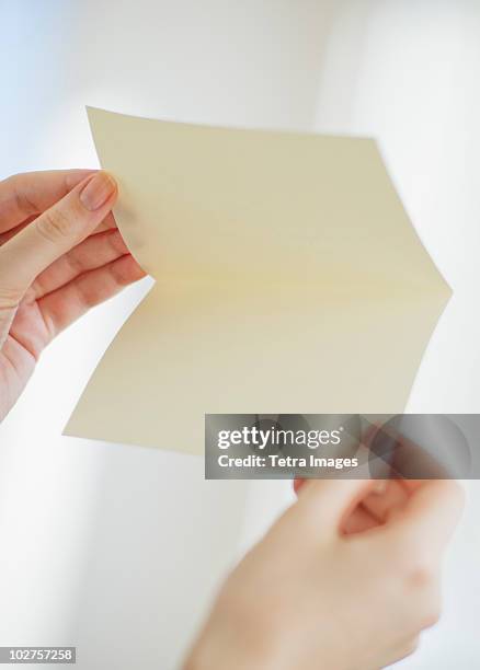 hands opening a blank card - message ストックフォトと画像