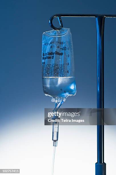 intravenous bag - infuus stockfoto's en -beelden