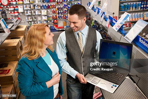 Computer Store Team Electronic Store Employee Photos and Premium High Res Pictures - Getty ...