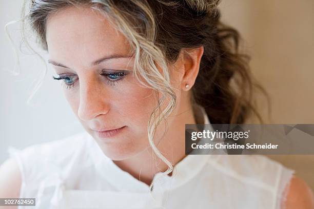 woman - one woman only 35-40 stock pictures, royalty-free photos & images