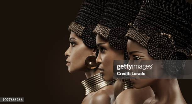 tre bellissime donne nefertiti - nobile foto e immagini stock