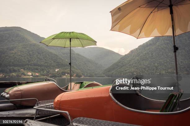 vintage pedal boats on pliva lake, plivsko jezero near jajce, bosnia and herzegovina - pedal boat photos et images de collection