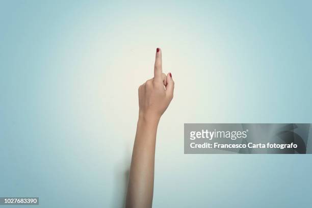 hand sign - 人差し指 女性 ストックフォトと画像