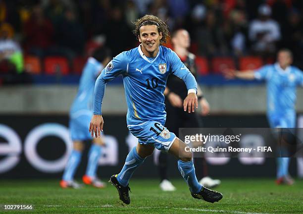 Diego Forlan Ripped Diego Forlan 2010 World Cup Photos and Premium High Res Pictures ...