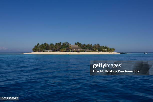 beachcomber island, fiji - beachcomber island stock pictures, royalty-free photos & images