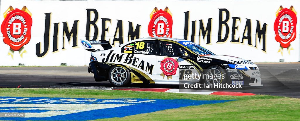 V8 Supercars Round 8 - Qualifying & Race 16