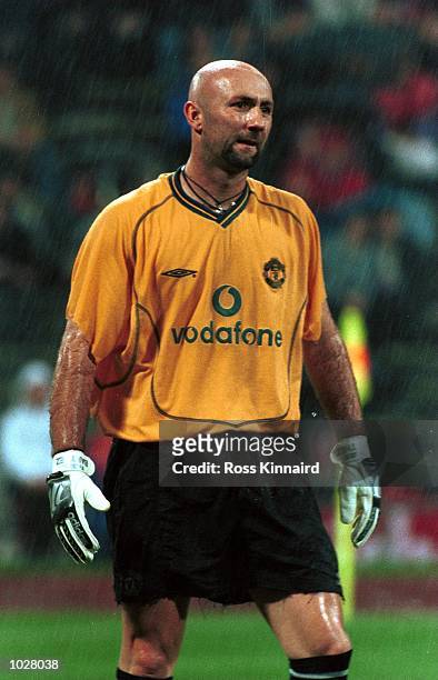 Fabien Barthez of Manchester during the Opel Masters 2000 game between FC Bayern Munchen and Manchester United in Munich. Mandatory Credit: Ross...