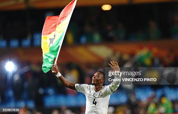 Ghana's defender John Paintsil waves his national flag after his team won 1-0 against Serbia in the Group D first round 2010 World Cup football match...