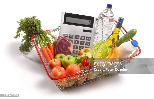 budgeting for weekly shop - price calculator foto e immagini stock