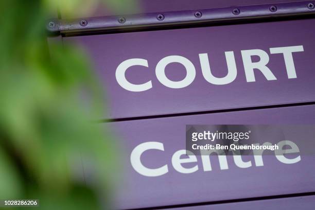 a centre court sign at wimbledon championships - bordtennis stockfoto's en -beelden