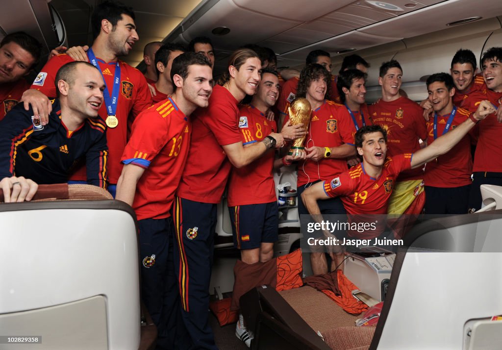 World Cup Winners Spain Fly Home