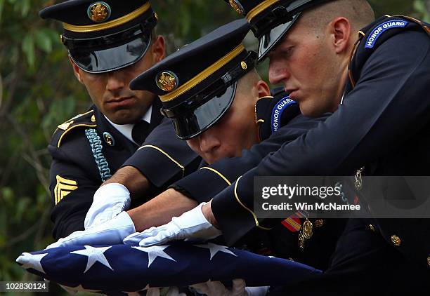 Military Rites Folded Flag Funeral Photos and Premium High Res Pictures - Getty Images