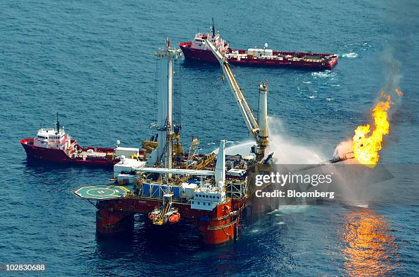 Shell Q5000 The Q4000 service platform, operated by Helix Energy Solutions Group ...