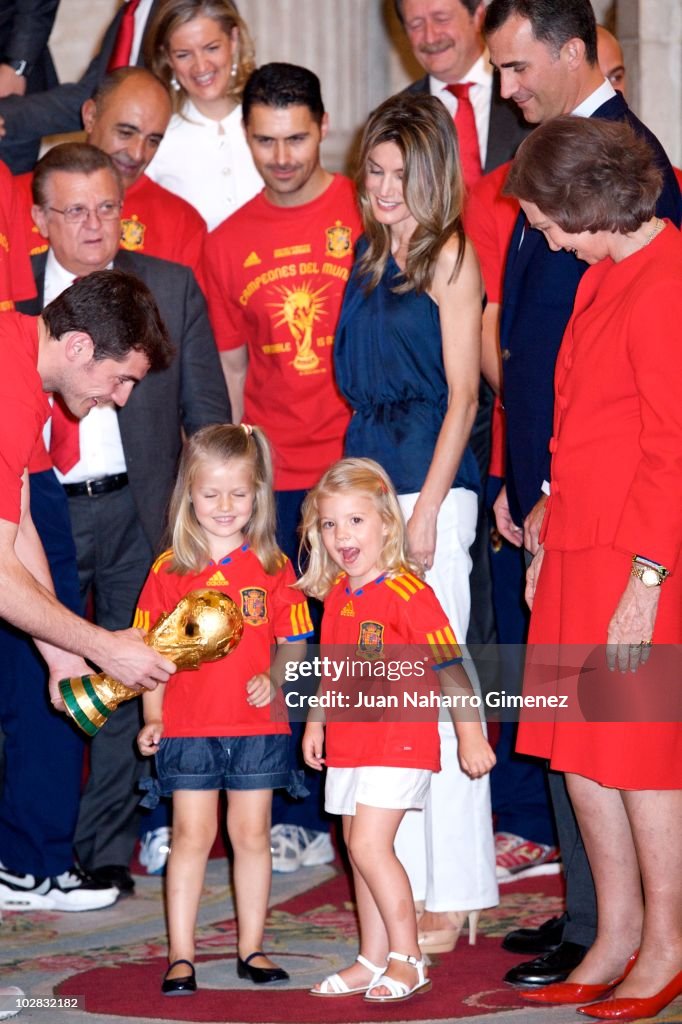 Spanish King Meets FIFA 2010 World Cup Winning Team