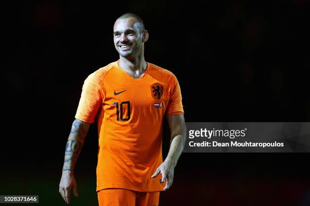 Wesley Sneijder of the Netherlands thanks the fans after the International friendly match match between The Netherlands and Peru at the Johan Cruijff...