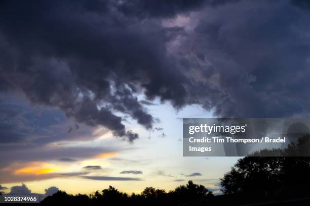 storm clouds in the alabama sky - alabama imagens e fotografias de stock