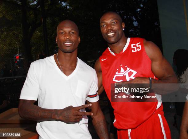 Players Chad Ochocinco and Terrell Owens attend the Entertainers Basketball Classic at Rucker Park on July 12, 2010 in New York City.
