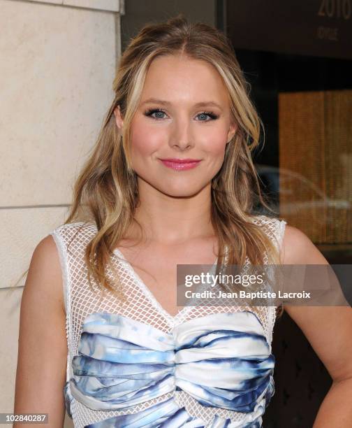 Kristen Bell arrives at a cocktail party at the Louis Vuitton store on Rodeo Drive on July 13, 2010 in Beverly Hills, California.