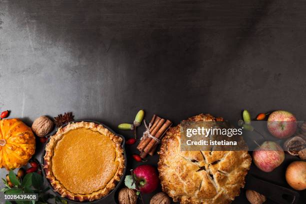 thanksgiving day traditional desserts background - thanksgiving day stock-fotos und bilder