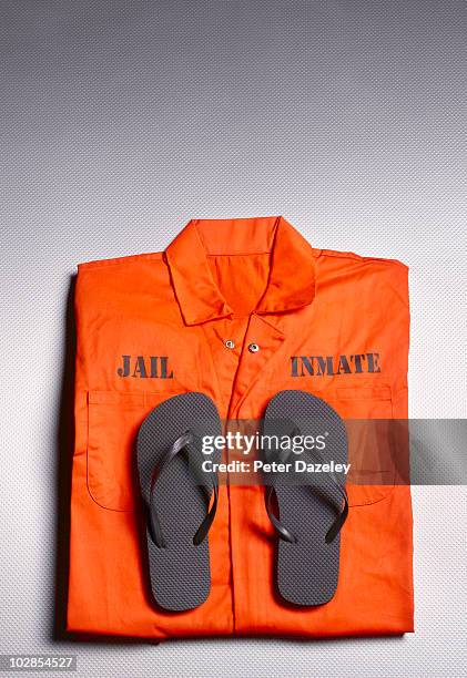 orange jump suit in prison cell - jumpsuit 個照片及圖片檔