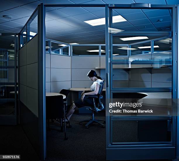 businesswoman sitting alone in empty cubicle - つまらない仕事 ストックフォトと画像