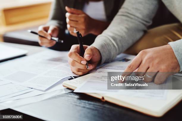 never overlook the fine print - preencher um formulário imagens e fotografias de stock