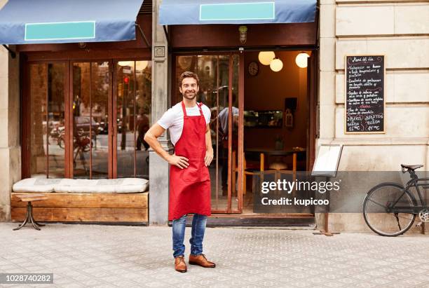 ich bin stolz auf das, was ich habe erreicht - entrance building people stock-fotos und bilder