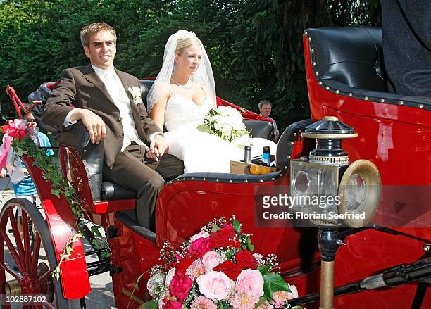 Bayern Muenchen football player Philipp Lahm and his wife Claudia Schattenberg leave their church wedding at the Sankt Emmerans church on July 14,...