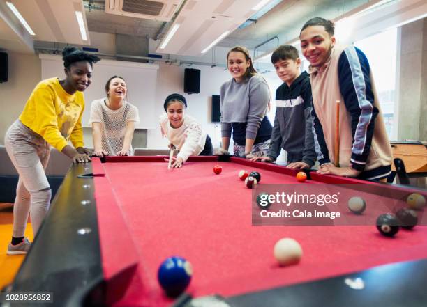 teenagers playing pool in community center - billard photos et images de collection