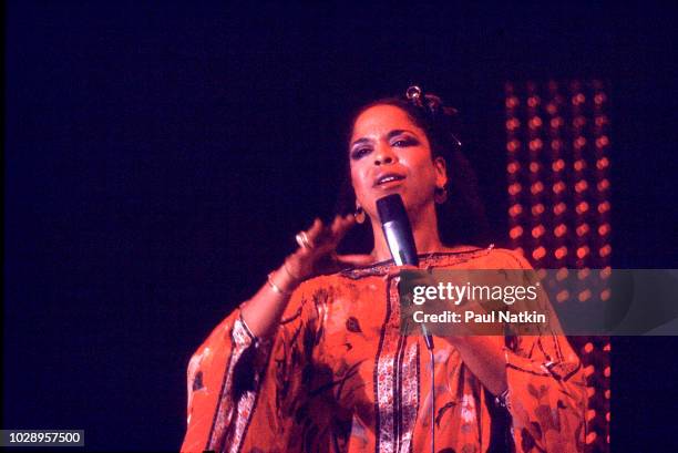 Singer Della Reese performs on stage at the Park West in Chicago, Illinois, August 18, 1978.