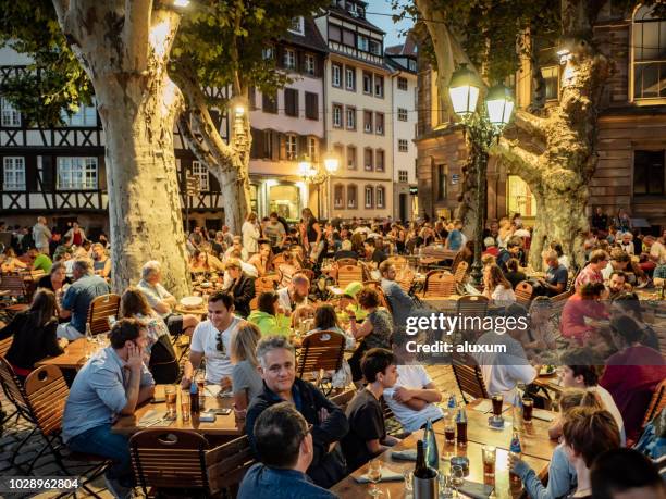 petite france-straßburg-frankreich - beengt stock-fotos und bilder