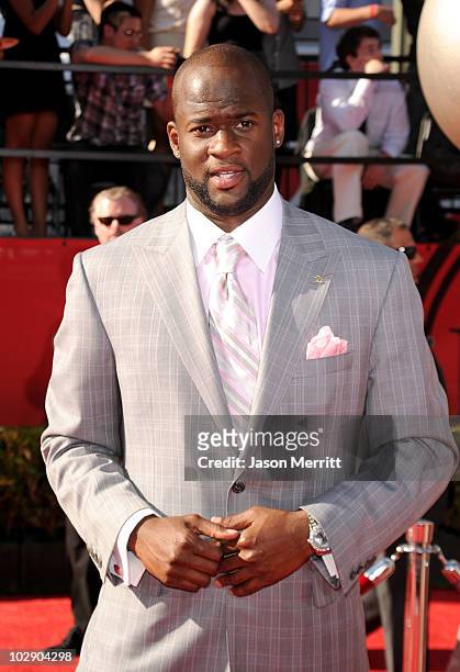 Tennessee Titans quarterback Vince Young arrives at the 2010 ESPY Awards at Nokia Theatre L.A. Live on July 14, 2010 in Los Angeles, California.