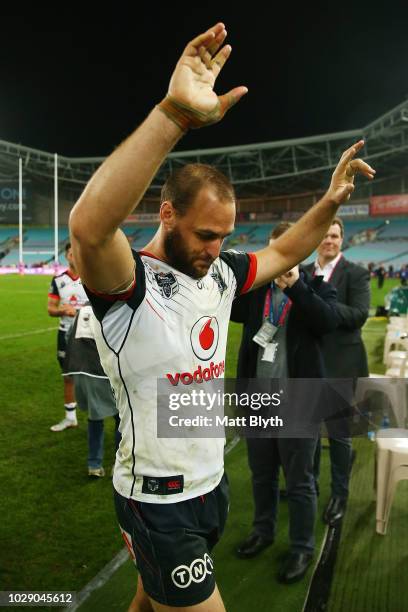 Simon Mannering of the Warriors thanks the crowd after playing in his last NRL game after the NRL Elimination Final match between the Penrith...