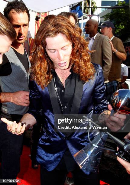 Olympic Snowboarder Shaun White arrives at the 2010 ESPY Awards at Nokia Theatre L.A. Live on July 14, 2010 in Los Angeles, California.