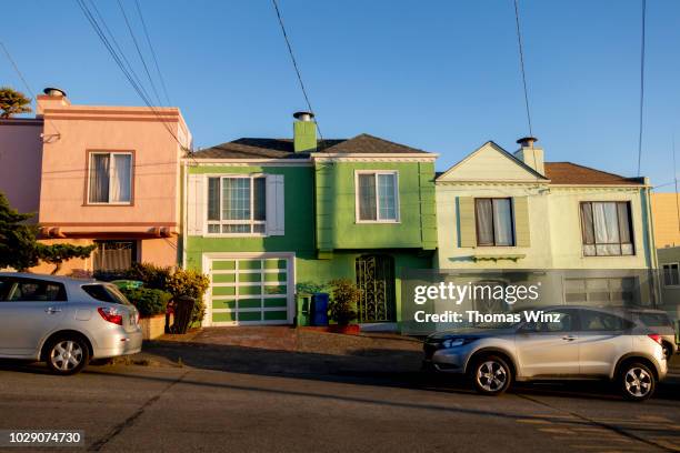 colorful residential houses at sunset - san francisco street stockfoto's en -beelden