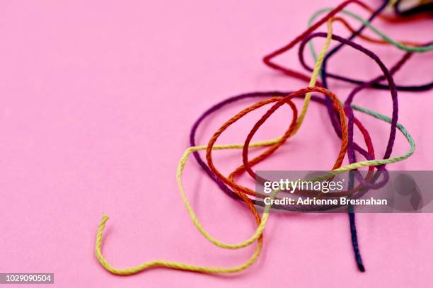 Strring Drawing Connected String Drawing Photos et images de collection - Getty Images