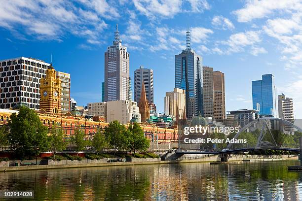 australia, victoria, melbourne, yarra river - melbourne skyline fotografías e imágenes de stock