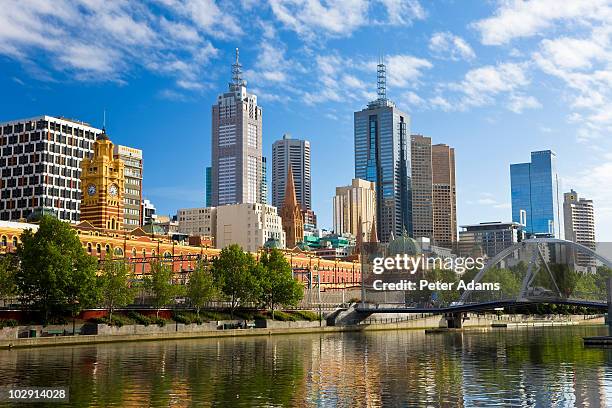 australia, victoria, melbourne, yarra river - melbourne skyline stock pictures, royalty-free photos & images