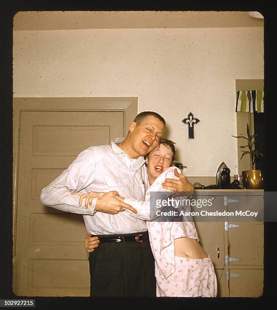 father and daughter act for the camera - chica bailando en pijama fotografías e imágenes de stock