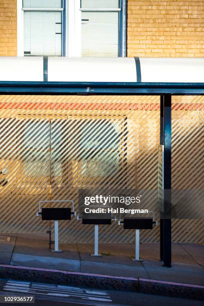 bus shelter in nob hill - nob hill stock pictures, royalty-free photos & images