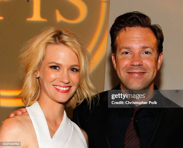 Actress January Jones and actor Jason Sudeikis pose backstage at the 2010 ESPY Awards at Nokia Theatre L.A. Live on July 14, 2010 in Los Angeles,...