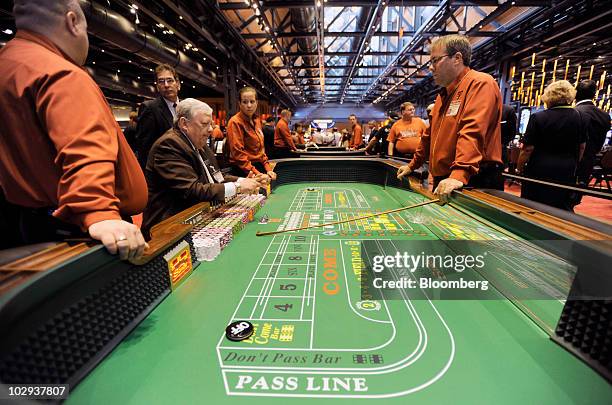 Team Craps Live Casino Dealer Photos and Premium High Res Pictures - Getty Images