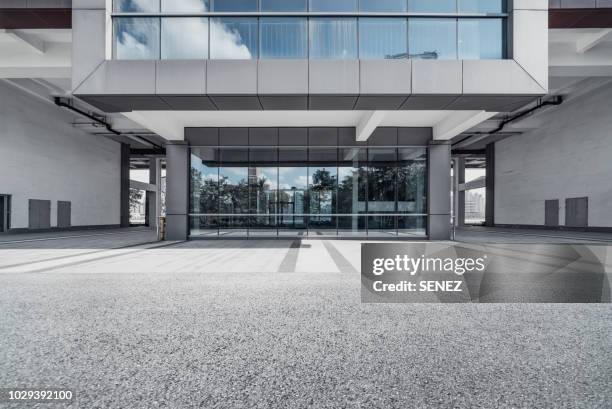empty square front of modern architectures - parking entrance fotografías e imágenes de stock