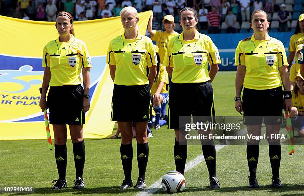 Marlene Durffy, Karolina Radzik-Johan, Carol Anne Chenard and Veronika Perez pose during the FIFA U20 Women's World Cup Group A match between Germany...