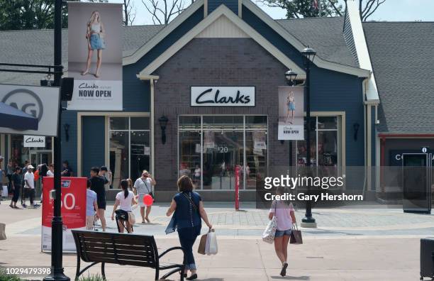 Rummelig Nominering Indtil 24 Clarks Outlet Shopping Centre Photos and Premium High Res Pictures -  Getty Images